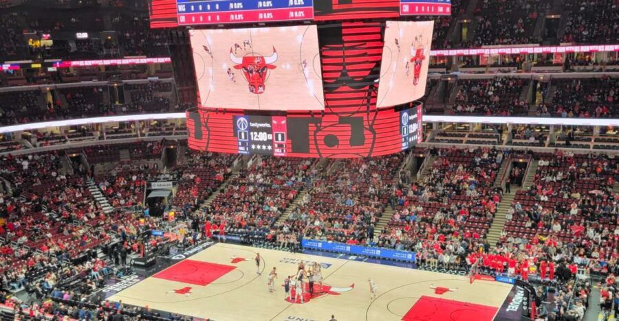 Chicago: Chicago Bulls Basketball Game Ticket - What You Can Expect During the Game