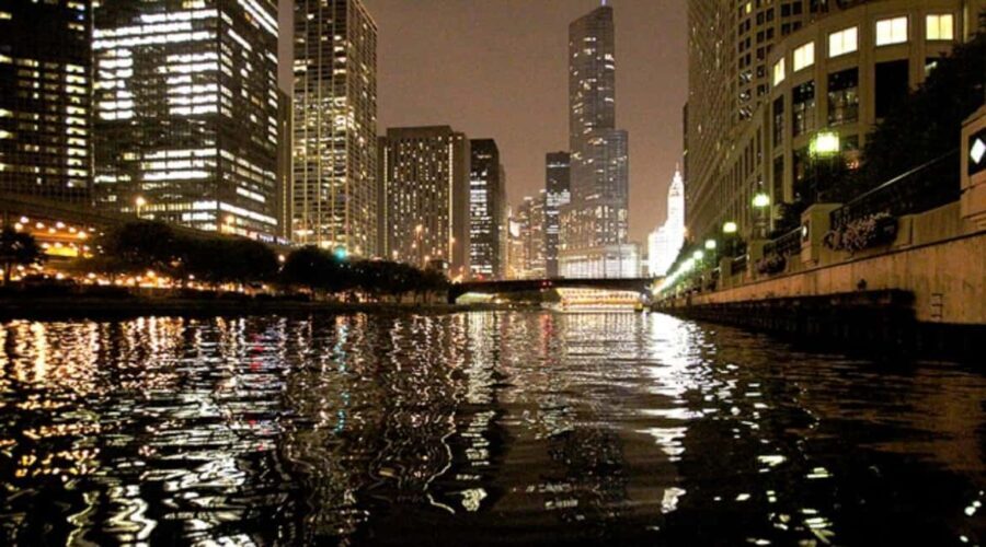 Chicago: Ghosts and Gangsters Night Kayak Tour - Key Points