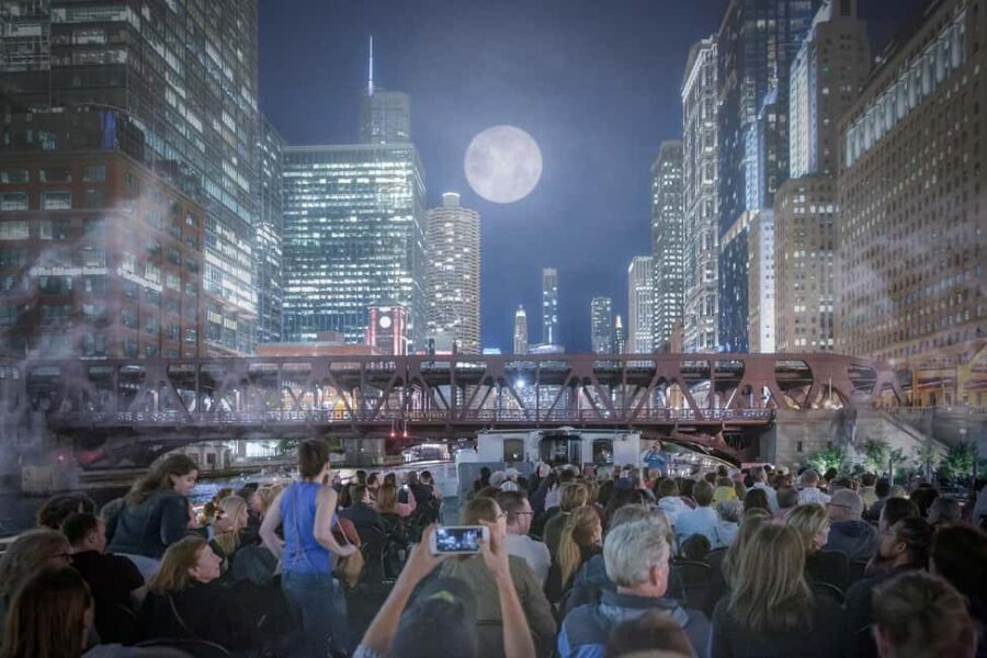 Chicago: Historic Gangsters & Twilight Tales Night Cruise - Why This Cruise Works Well