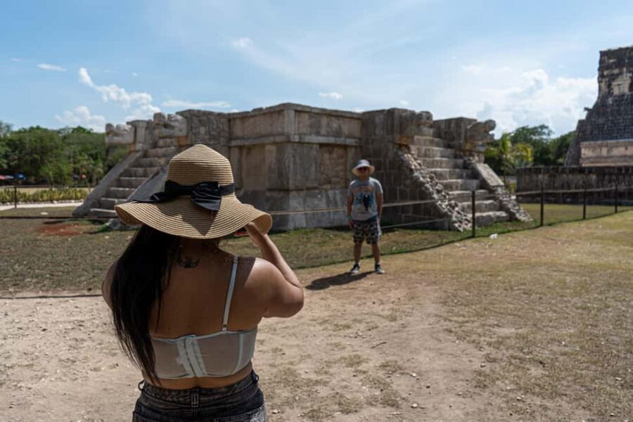 Chichén Itzá: Tour with Expert Tour Guide - The Main Structures and Their Stories