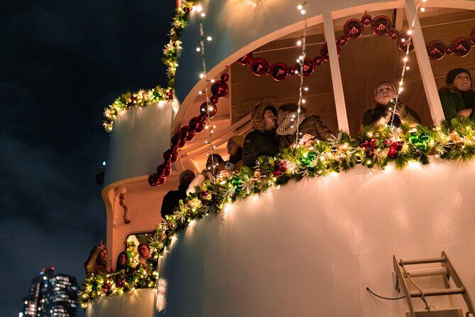 Circle Line: New Years Eve Dinner & Fireworks Cruise (All Ages) - What to Expect on the Night