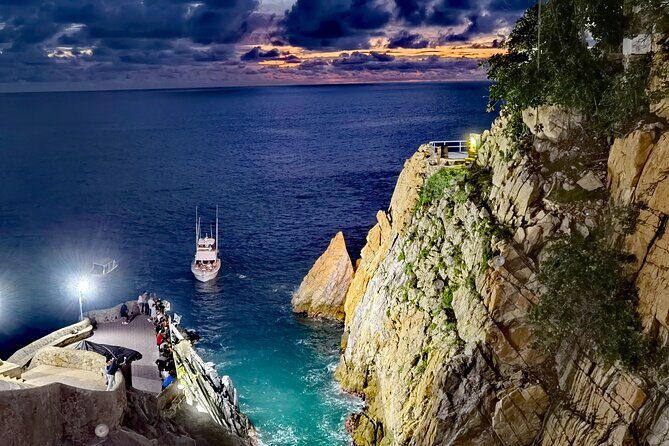 Different Versions of Sunset in "La Quebrada" High Cliff Divers - Final Thoughts: Who Is This Tour For?