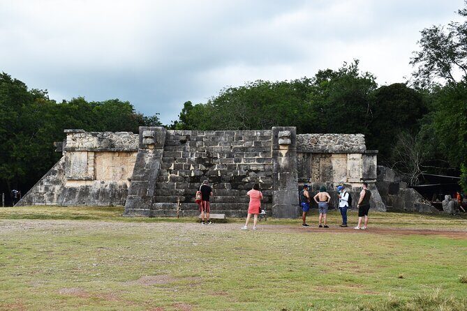 Discover Chichén Itzá & a Sacred Cenote. Lunch and transportation included. - Who Should Consider This Tour?