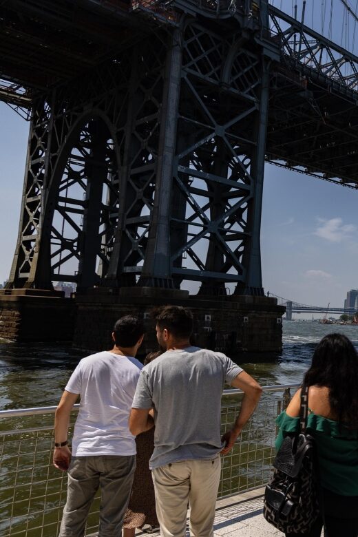 Discover NYC-Tour of Manhattan, The Bronx, Queens & Brooklyn - The Guide and Atmosphere