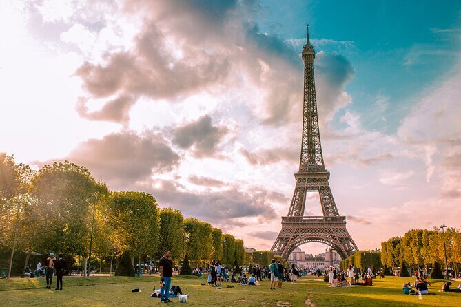 Discover Paris most Photogenic Spots with a Local - What Makes This Tour Special?