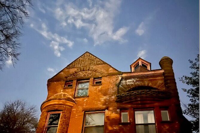 Eerie Old Louisville Photo Tour with Welcome Cocktail - Who Would Love This Tour?