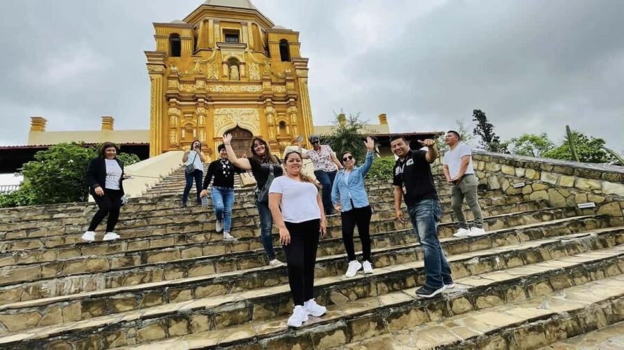 El mejor City tour de Monterrey + Guía + traslados + tickets - Discovering the Government Palace and Historic Landmarks