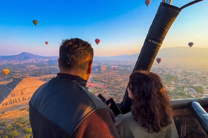 EN flight to Teotihuacan from CDMX with breakfast - Discovering Teotihuacan from the Sky and Ground