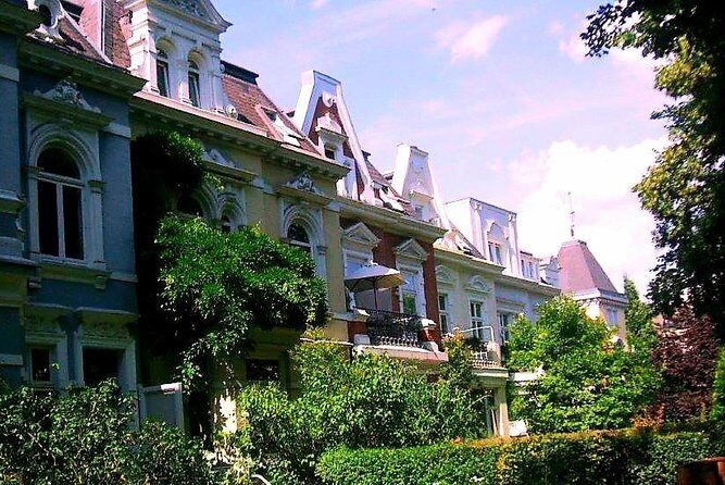 ENGLISH GUIDED BIKE TOUR HAMBURG - Alsterlake District (min.4) - Who Should Consider This Tour