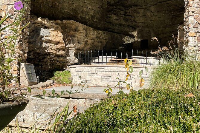 Eureka Rocket: Eureka Springs City Tour by Golf Cart - The Sum Up