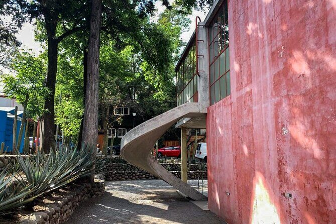 EXCLUSIVE TOUR Frida Kahlo-Diego Rivera Studio House small groups - The Guides: Knowledge and Passion Matter