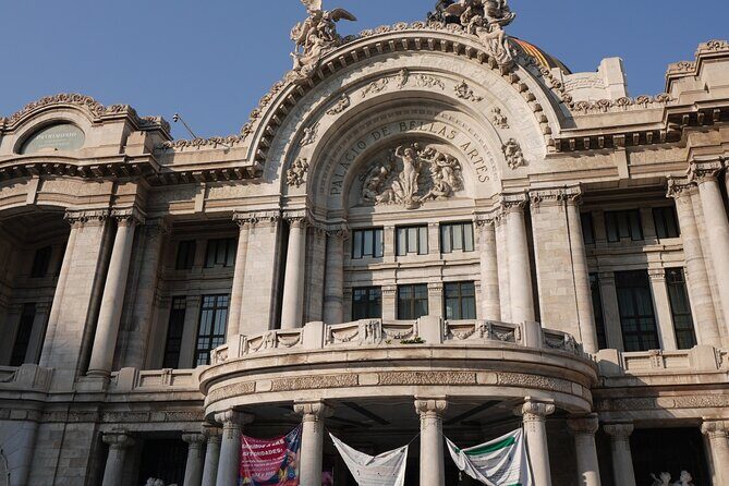 EXCLUSIVE TOUR to Palacio de Bellas Artes - small groups - Murals and Artistic Highlights