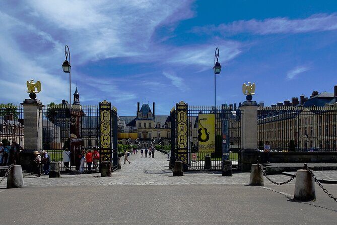 Fontainebleau, Versailles, Trianon Small group from Paris - What You Can Expect: An In-Depth Look at the Itinerary