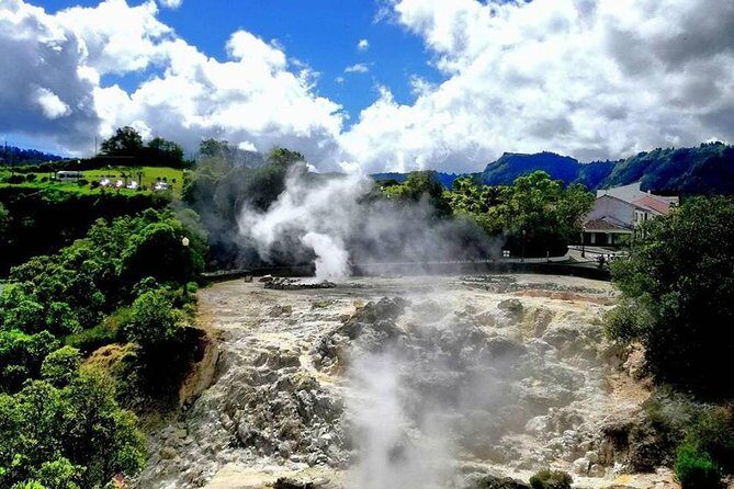 Full Day Jeep Tour Furnas with lunch (Cozido) and drinks included - Discovering the Sights: A Deep Dive into the Itinerary