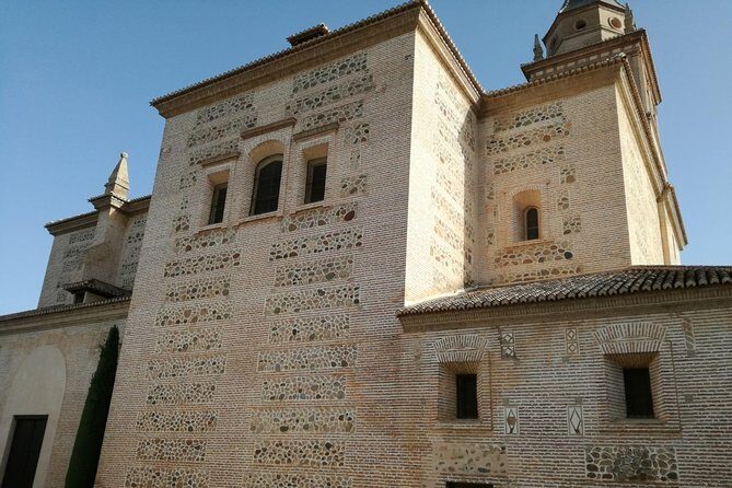 Granada : walking tour with a local guide - Detailed Breakdown of the Itinerary