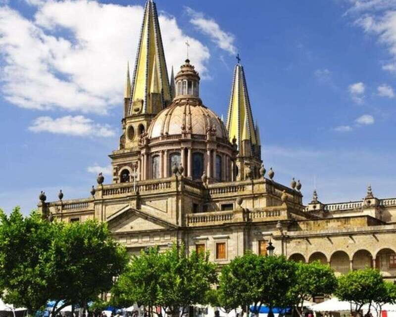 Guadalajara : Highlights Walking Tour With A Guide - What Does the Price Cover?