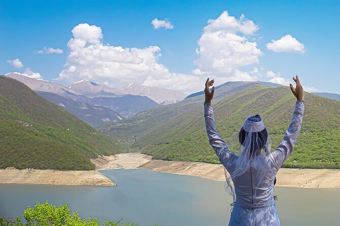 Guided Day Trip from Tbilisi to Ananuri Gudauri and Kazbegi - Stop 3: Pasanauri for Wine Tasting and Traditional Food