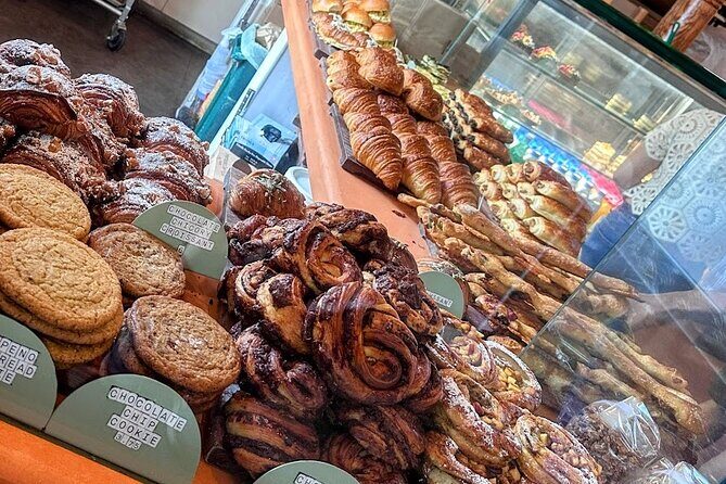 Guided Hiking Adventures in Colorado with Local Treats - Itinerary Breakdown: From Red Rocks to Local Bites