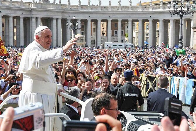Guided Papal Audience Tour with privileged access - The Audience and the Experience of Seeing the Pope