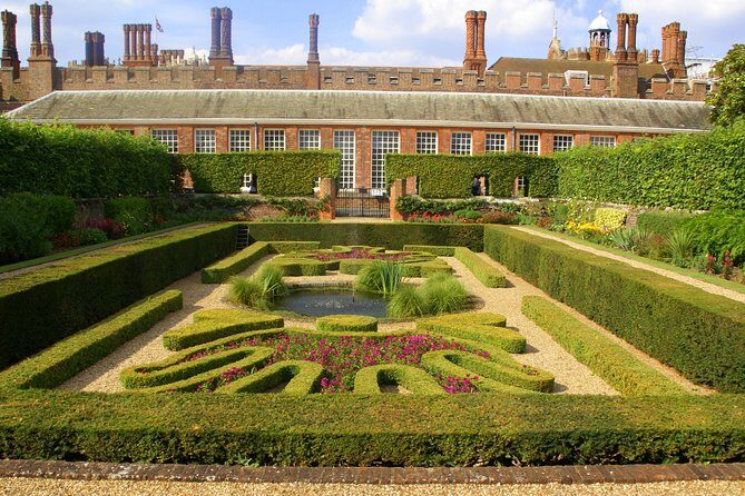 Hampton Court Palace & Garden Maze, Private Tour Admission with Audio Guides - Who Will Love This Tour?