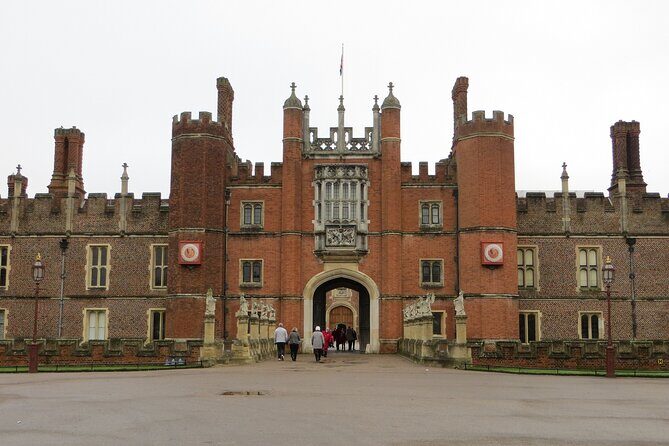 Hampton Court Palace, Stonehenge & Roman Bath Private Tour with Passes - Who Is This Tour Best For?  