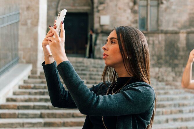 HistARy: Guided tour of the Gothic Quarter with Augmented Reality - What Makes This Tour Stand Out