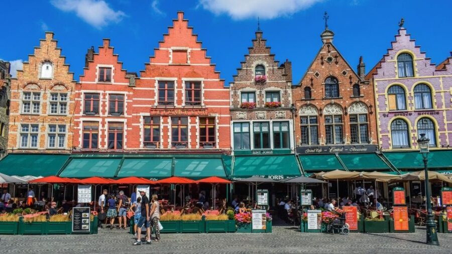 Inspiring Bruges Private Family Walking Tour - Detailed Breakdown of the Itinerary