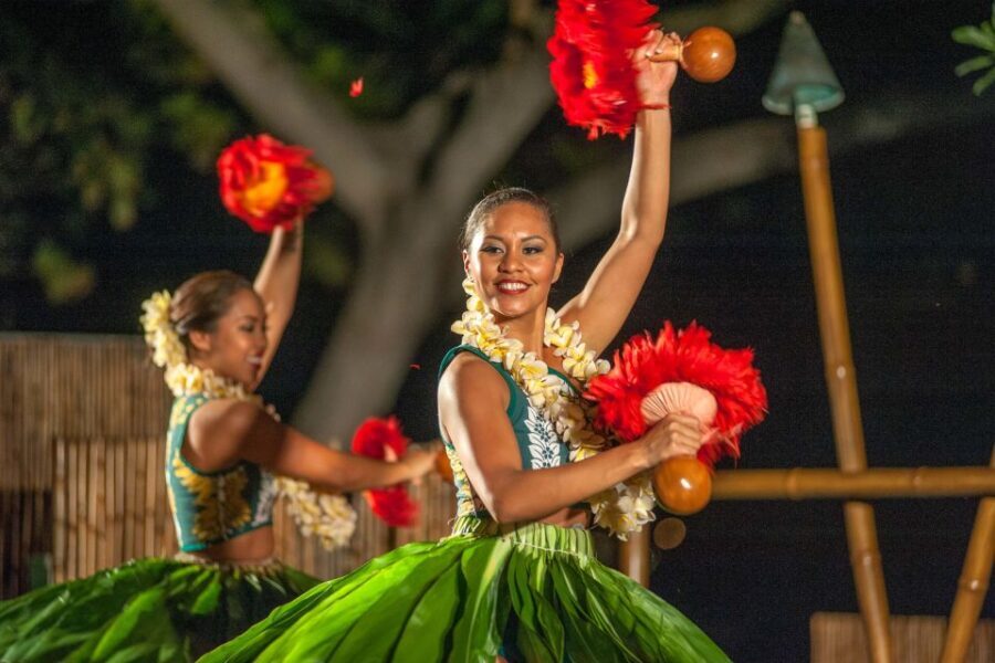 Kailua-Kona: Voyagers of the Pacific Luau with Buffet Dinner - The Show: A Polynesian Spectacle