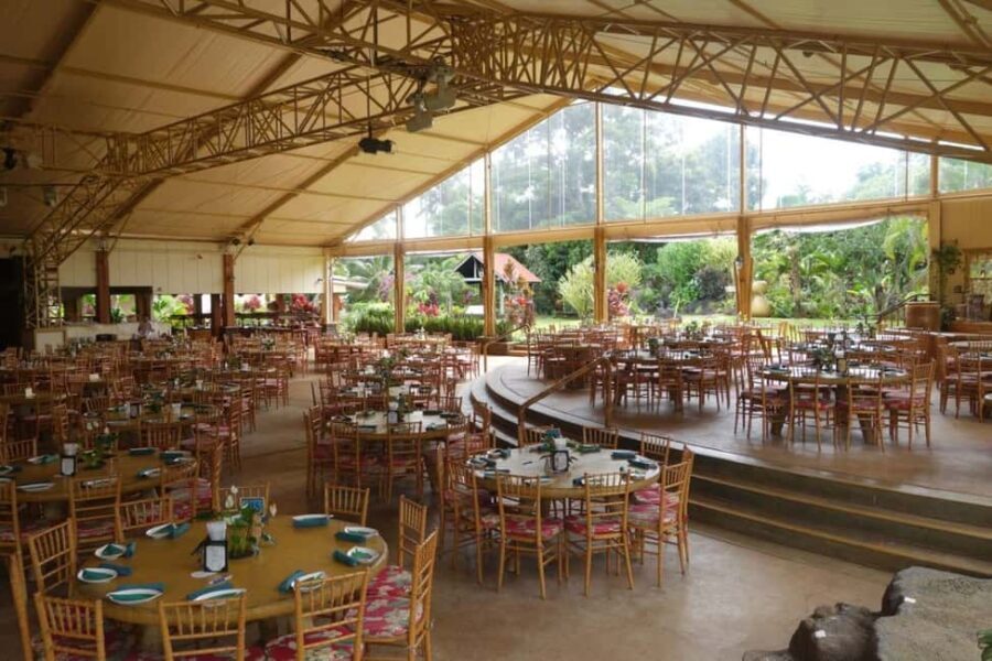 Kauai: Luau Kalamaku Elevated Seating, Dinner & Show - Who Is This Tour Best For?