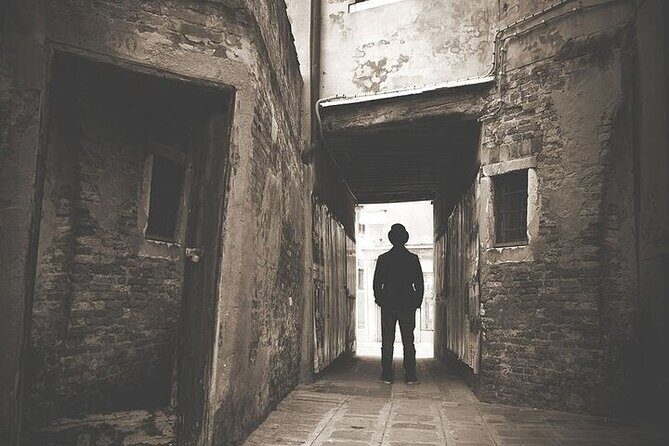 Krakow: Spooky Tales Guided Walking Tour - What to Expect at Each Stop