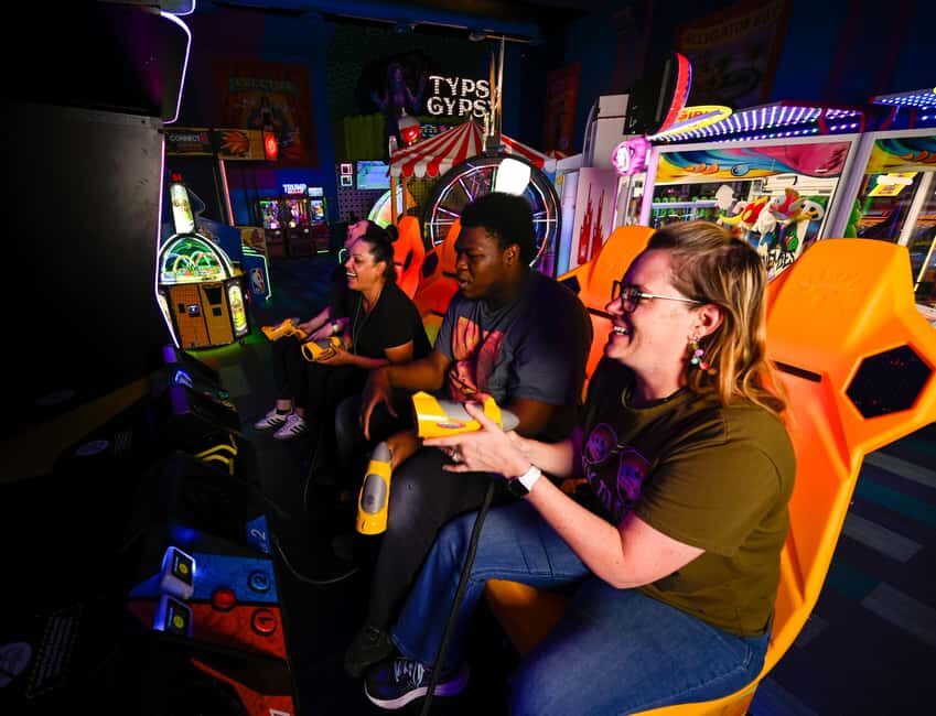 Las Vegas: Fremont Street Arcade Fun Pass - Food, Drinks, and Atmosphere