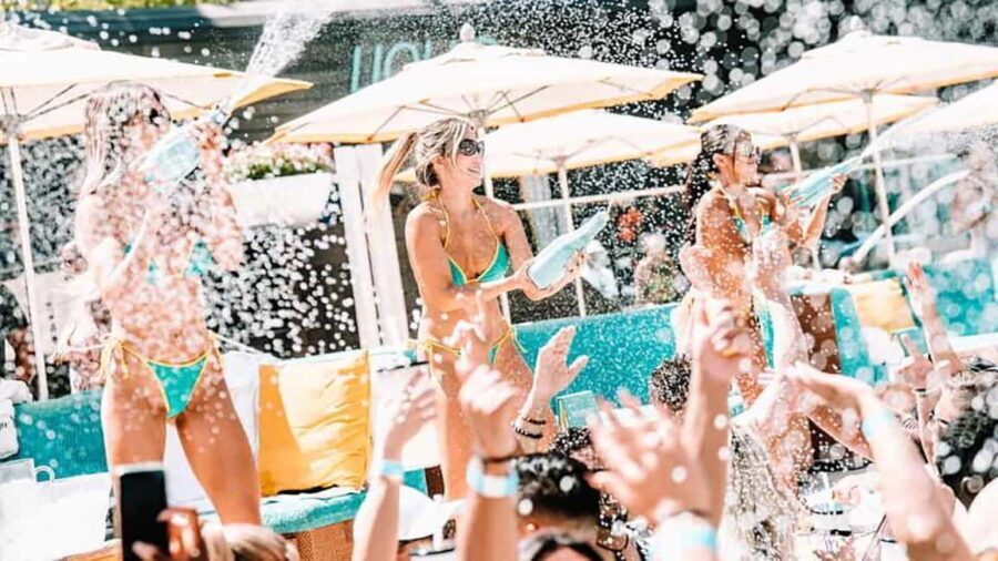 Las Vegas : Pool Crawl w/ Party Bus, Open Bar & VIP Entry - Transportation & Logistics
