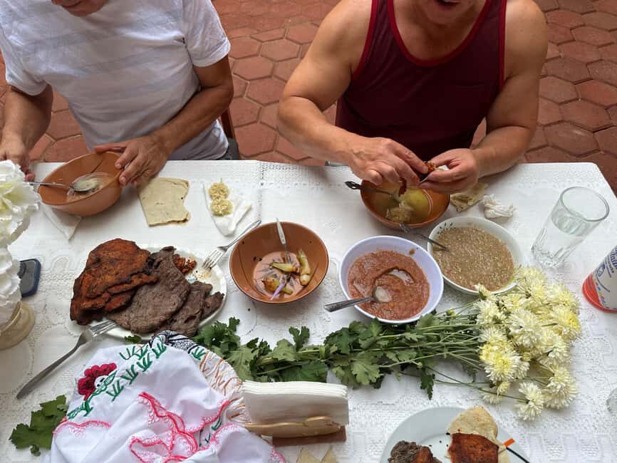 Let's eat at the Tlacolula Market on Sunday and drink Mezcal. - A Detailed Look at the Tour Experience
