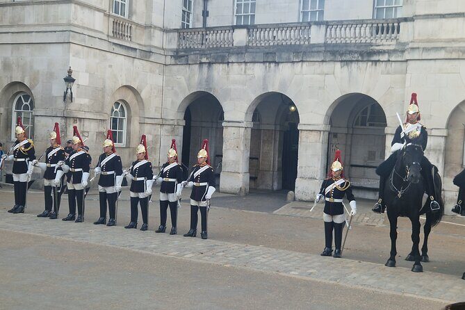 London Private Guided Taxi Tour - Iconic Sights: Big Ben and the Houses of Parliament