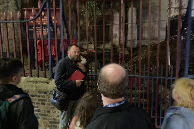 London's Ghosts & Gruesome Past Nighttime Walking Tour - The Itinerary in Detail