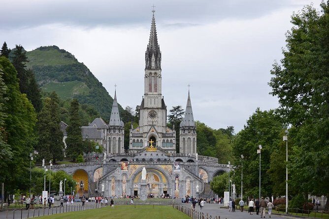Lourdes Sanctuary Private Tour & Hotel Pickup from San Sebastian - Visiting Lourdes: A Town and Its Sacred Sites