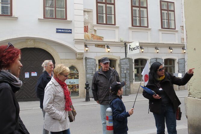 Medieval lanes, legends and stories - What the Reviews Say