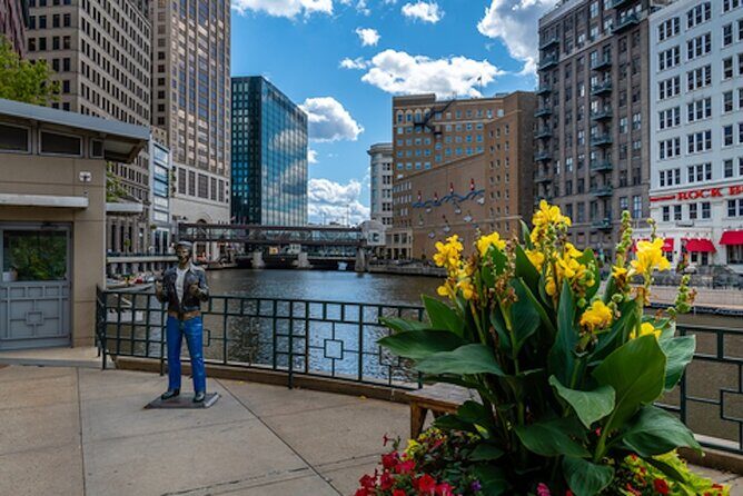 Milwaukee Historic Downtown Self Guided Walking Tour - The Experience: What It Feels Like
