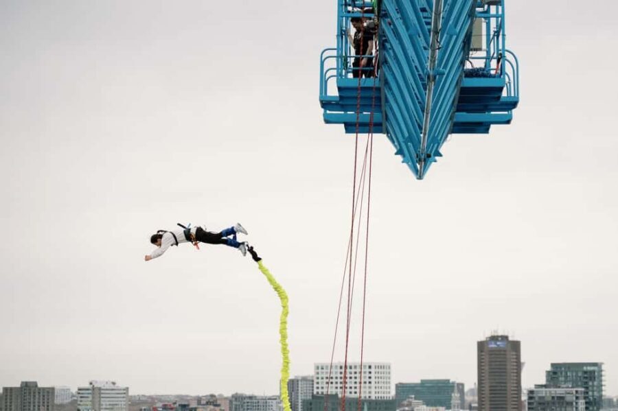 Montreal Bungee: The highest bungee jump in Canada - Authenticity and Personal Touches