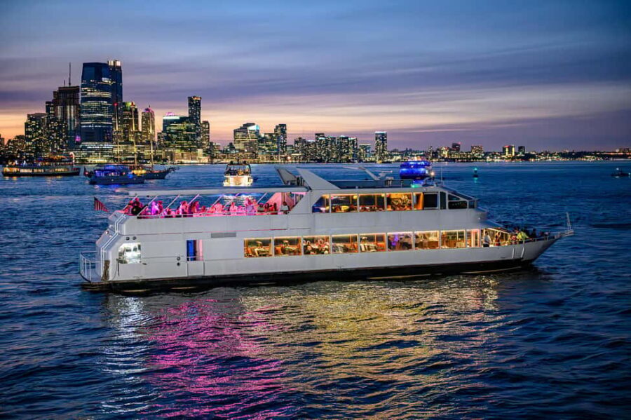 New York City: Gourmet Dinner Cruise with Live Music - The Itinerary Breakdown