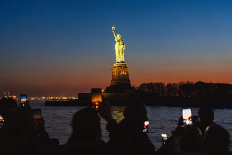 New York City: Sip 'N Groove Evening Cruise with Live DJ - Analyzing the Value