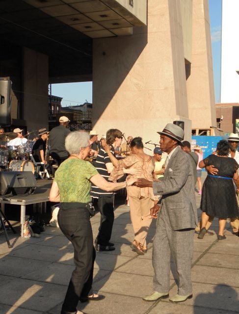New York: Harlem Swing Dance History Stroll and Dance Class - The Swing Dance Lesson: From History to Movement