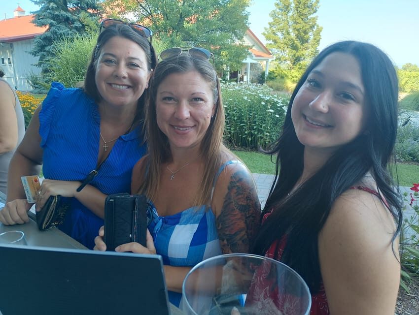 NON BUS Traverse City Old Mission Peninsula 4 Winery Tour - The Sum Up