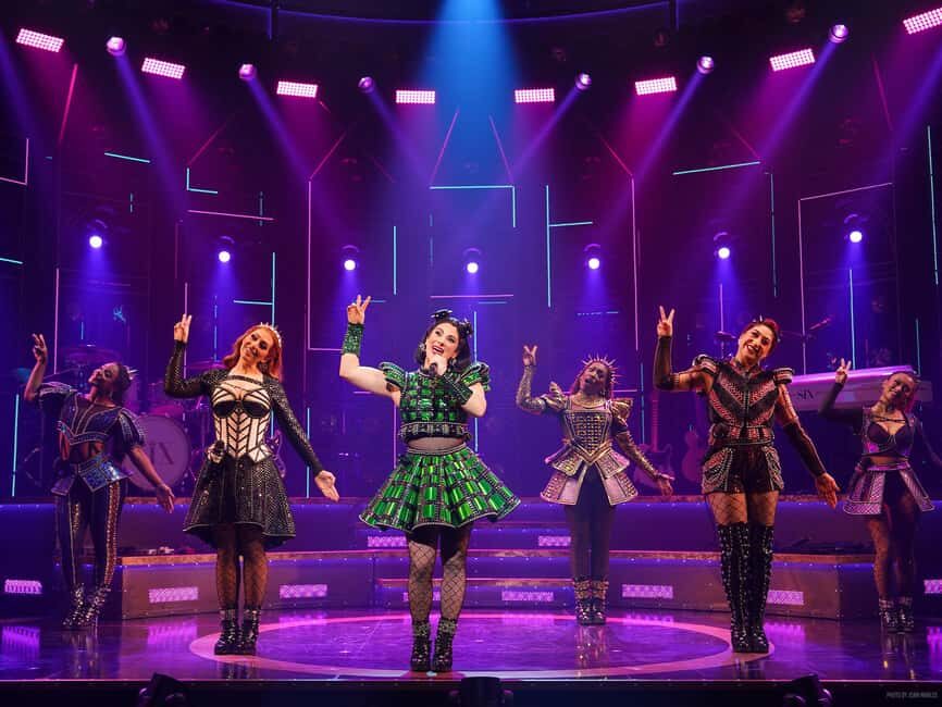 NYC: SIX the Musical on Broadway - The Sum Up