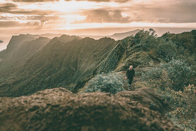 Oahu's iconic hikes - Kuliouou with photography - The Sum Up