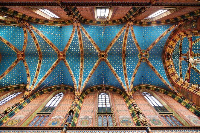 Old Town Short Guided Tour to Saint Mary Basilica - Practical Tips for Participating