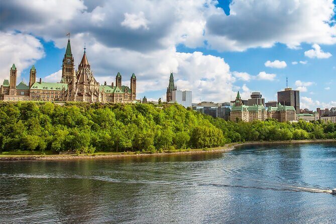 Ottawa Airport YOW Private Transfer to Ottawa/University/Chelsea - Who Will Love This Service?