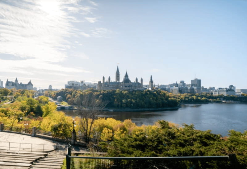 Ottawa Premium Small Group Tour with Canal Cruise - Landmarks and Photo Opportunities