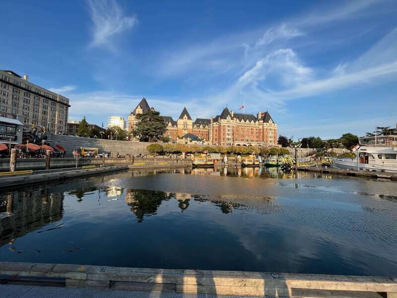 Paddle the heart of downtown Victoria - What Makes This Experience Stand Out