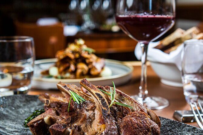 Pantheon: Candlelight Wine & Food Tasting in Ancient Ruins - The Candlelit Atmosphere